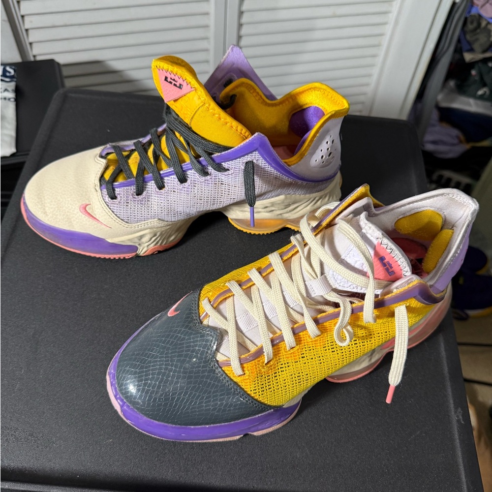 Men’s Nike LeBron James 19 multicolored sneakers